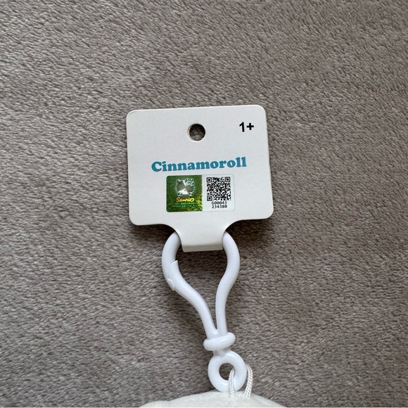 Miniso Sanrio Cinnamoroll Plush Keychain - Picture 4 of 7